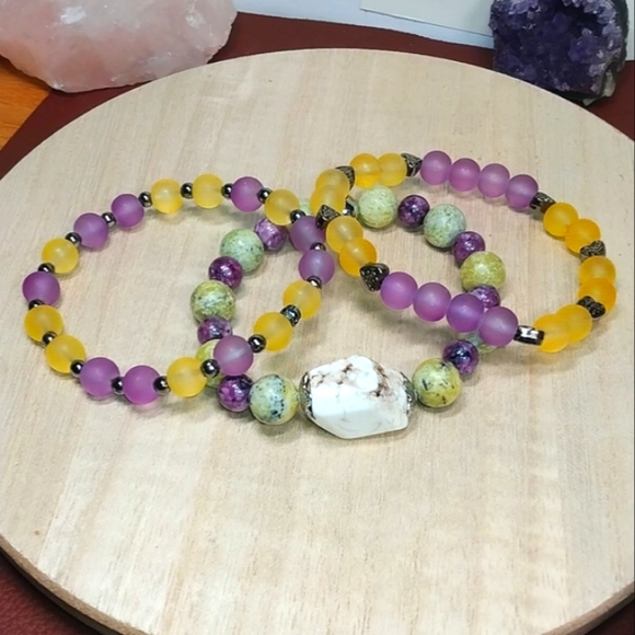 Howlite three bracelet stack - Picture 3 of 13